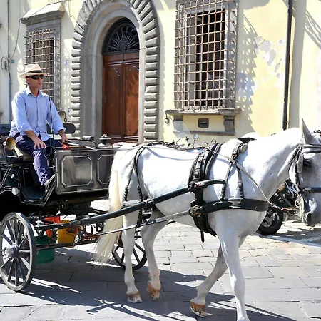 Dimora Dei Guelfi Luxury Bed & Breakfast