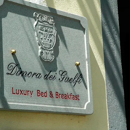 Dimora Dei Guelfi Luxury Bed & Breakfast 3*
